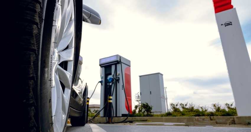Why-electric-cars-produce-noise-while-charging-Findingev