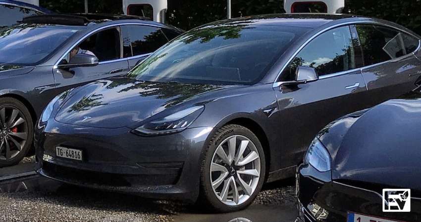 Can-Tesla-Windshield-Be-Repaired-Finding-EV