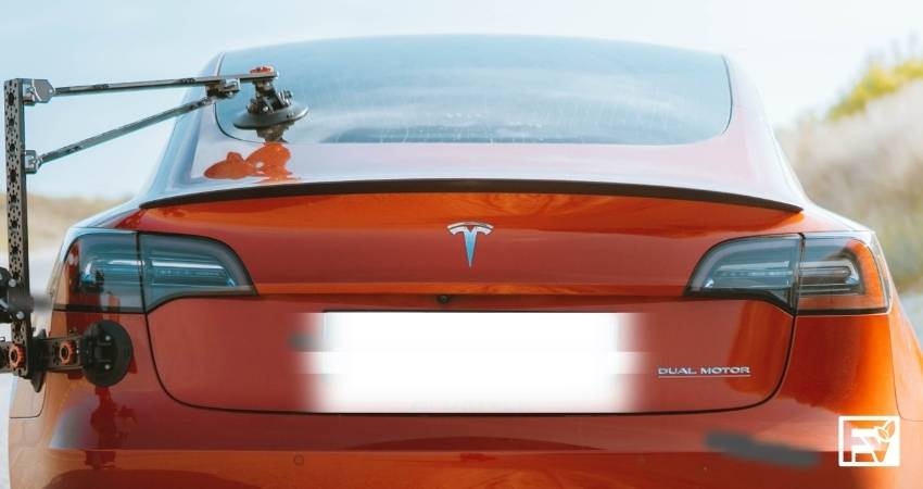 Does-Tesla-Have-Back-Wipers-finding-ev